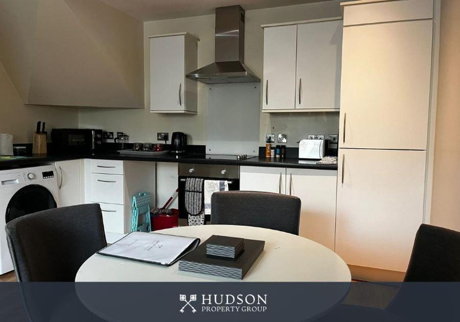 טלפורד Central Townhouse With Parking מראה חיצוני תמונה